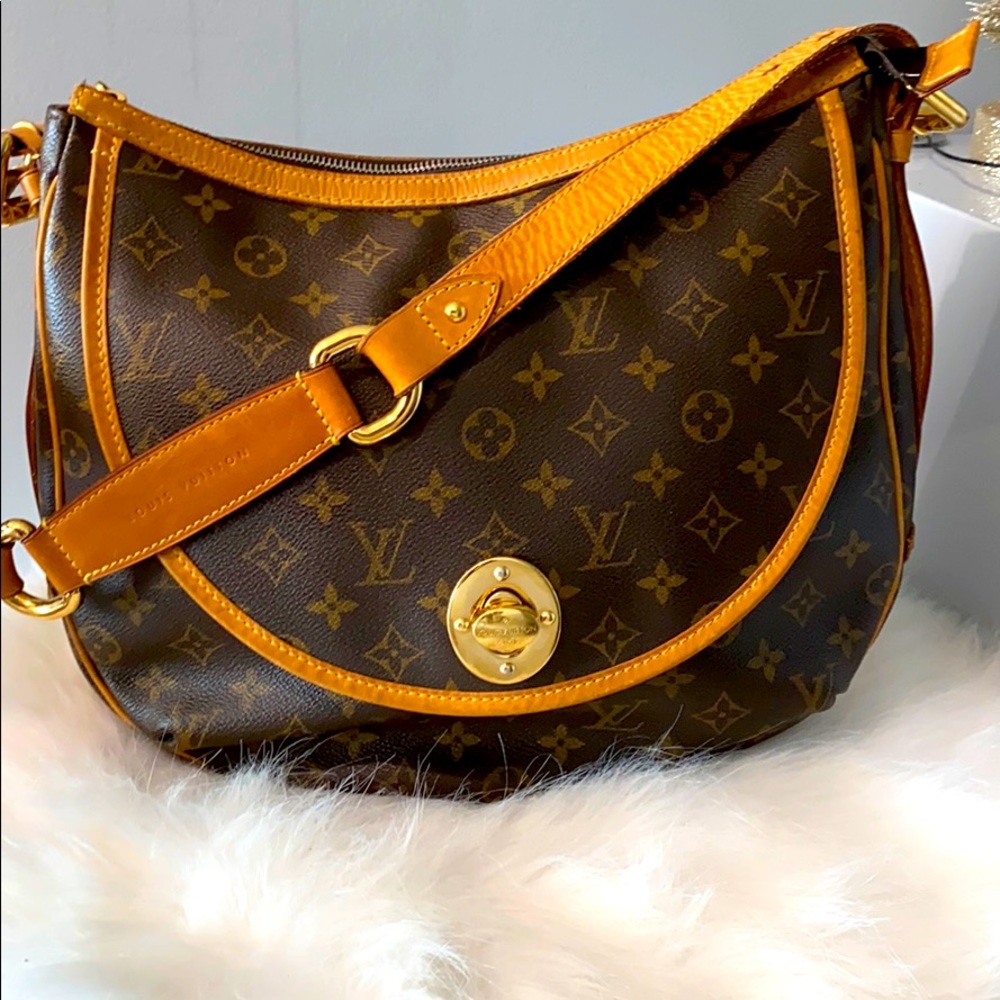 LOUIS VUITTON HANDBAG